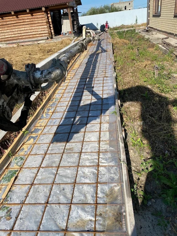 Заливка небольшого участка бетоном